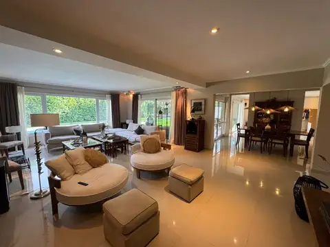 Casa 5 ambientes con 4 baños