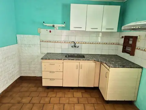 Casa 3 ambientes con 1 baño