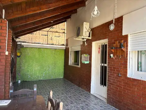 Casa 6 ambientes con 1 baño