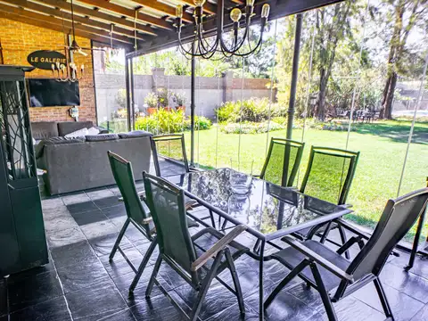 Casa en Venta con 3 cocheras