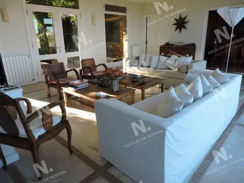 Casa 6 ambientes con 3 baños