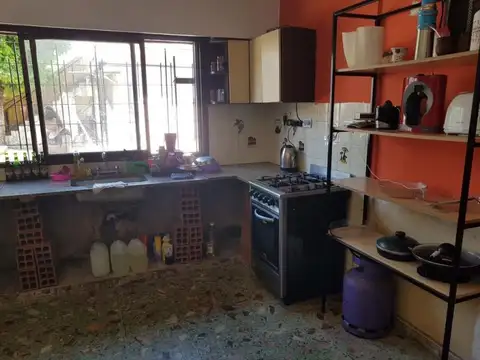 Casa 5 ambientes con 2 baños