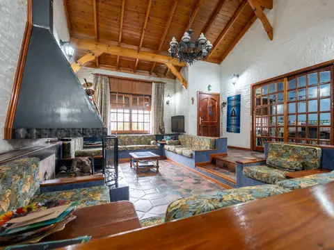 VENTA CASA 4 AMB. COCHERA PARQUE APTO CREDTIO