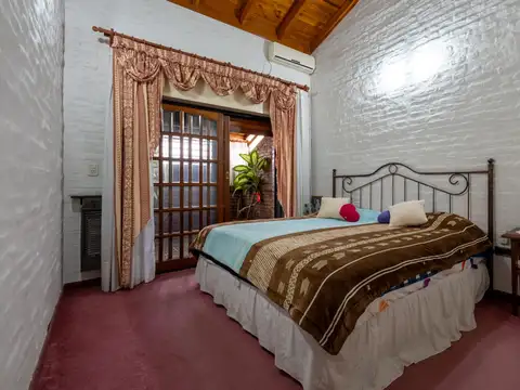 VENTA CASA 4 AMB. COCHERA PARQUE APTO CREDTIO
