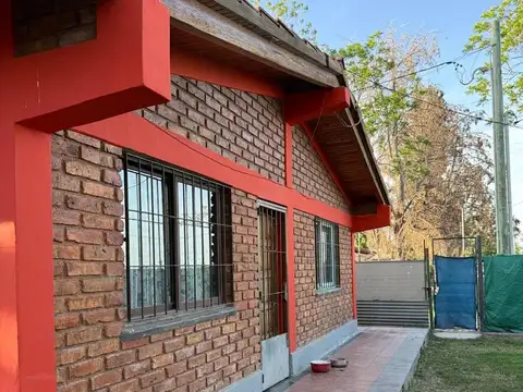 Casa 4 ambientes con 2 baños