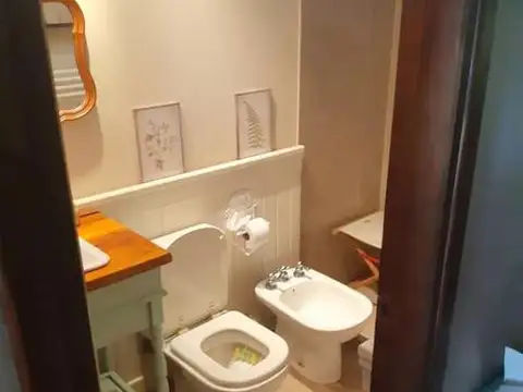 Casa 5 ambientes con 2 baños