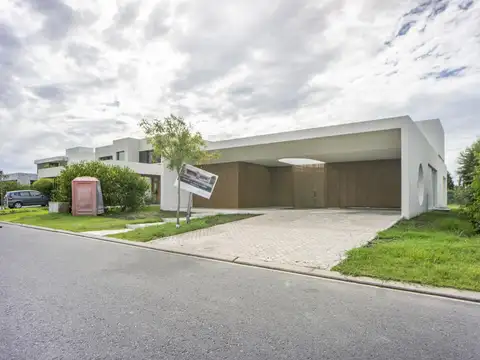 VENTA - CASA A ESTRENAR CON 4 DORMITORIOS Y PARRILLERO - VIDA 1