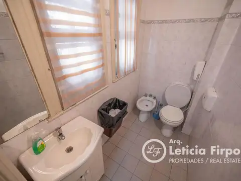 Impecable Oficina integramente reciclada, excelente ubicación.