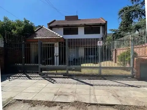 Casa - Venta - Argentina, Tres de Febrero - Caseros 3200