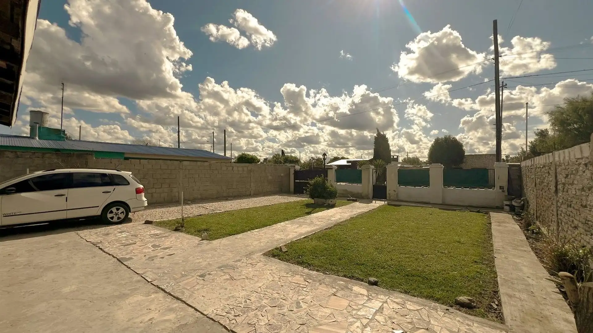 VENTA CASA 3 AMB JARDIN QUINCHO BARRIO HIPODROMO