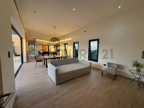 C21 lucio barroso vende casa en alma gardenia