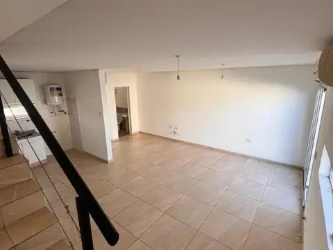 Depto Tipo Casa en Alquiler de 3 ambientes