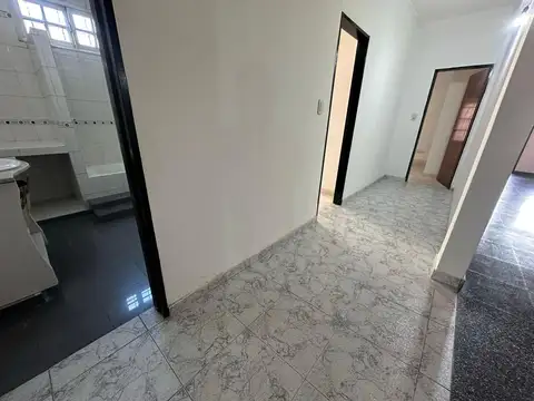 Casa en Alquiler con 2 cocheras