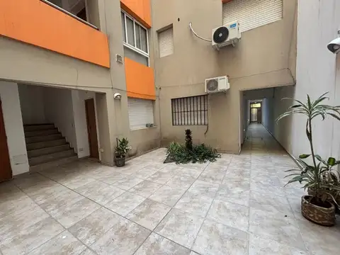 Venta departamento interno escalera. Zona rio
