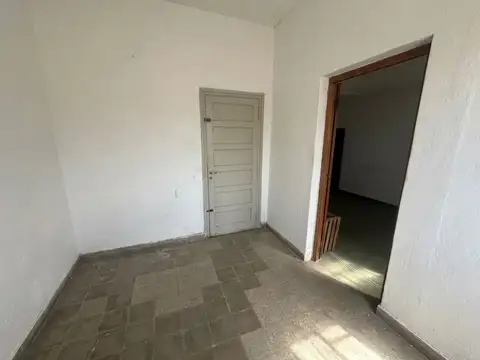 Casa 6 ambientes con 2 baños