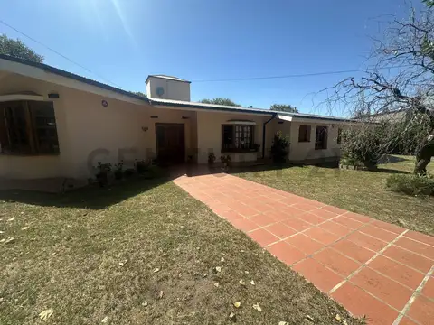 Casa de CATEGORIA 3 Dor. C/Pileta y Quincho en Salsipuedes