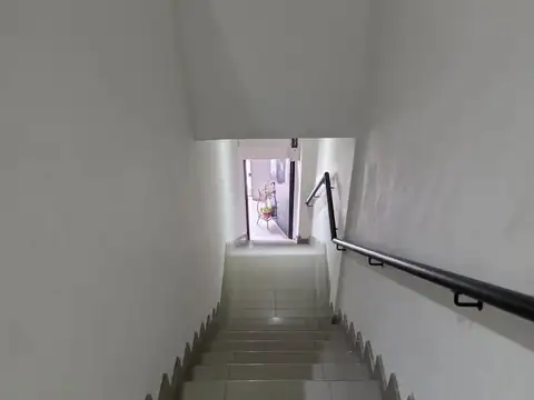 Don Torcuato Centro - Alquiler Apto Profesional oficina/consultorio - 1er piso por escalera. 35 m2