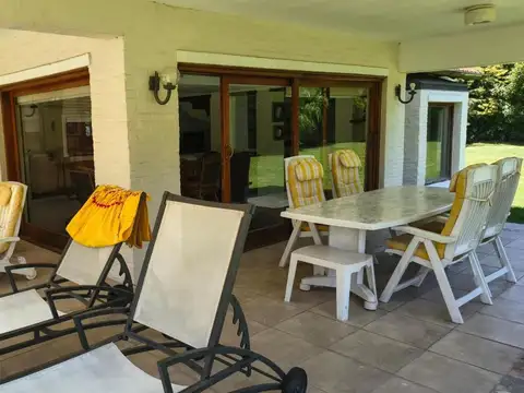 Casa 4 ambientes con 3 baños