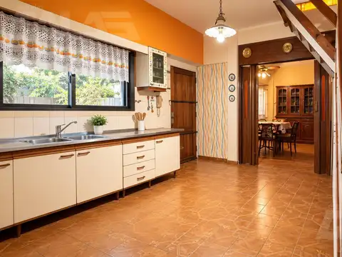 Casa 5 ambientes con 2 baños