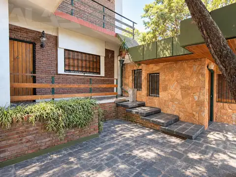 Casa en Ituzaingó, 5 ambientes, 3 dormitorios, amplio parque