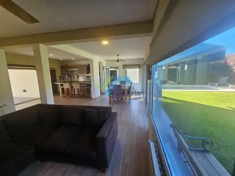 Casa 5 ambientes con 3 baños