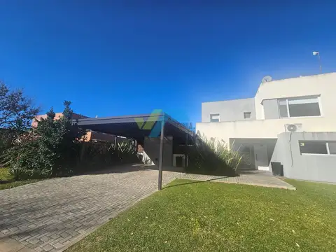 Casa  en Venta en Casas del Este, Pilar del Este - Financiación 