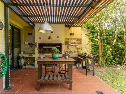 Casa 6 ambientes con 5 baños