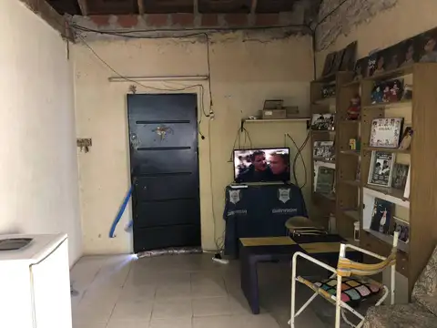 Casa 4 ambientes con 1 baño