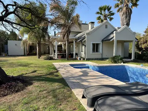 Casa en Venta con 4 cocheras