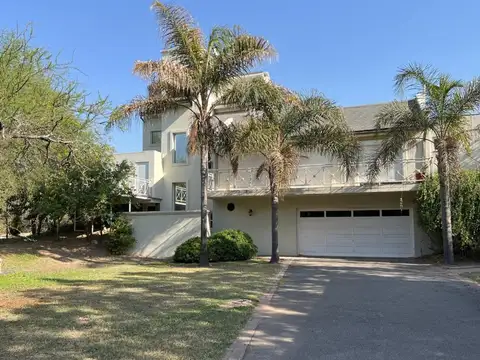 Casa 7 ambientes con 4 baños