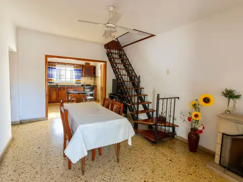 Casa 5 ambientes con 2 baños