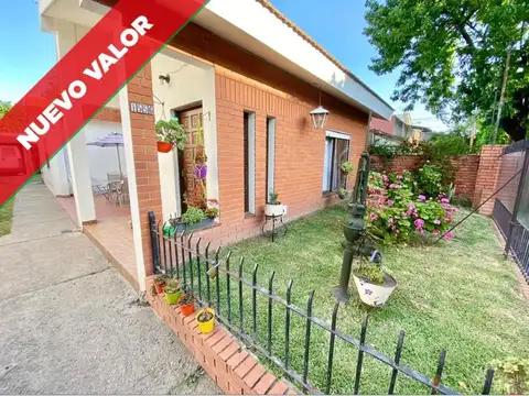 Chalet 4 ambientes en planta baja en muy buen estado.
