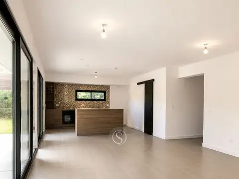 Casa 5 ambientes con 2 baños