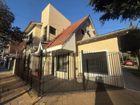 Casa en venta de 6 ambientes Apto Crédito