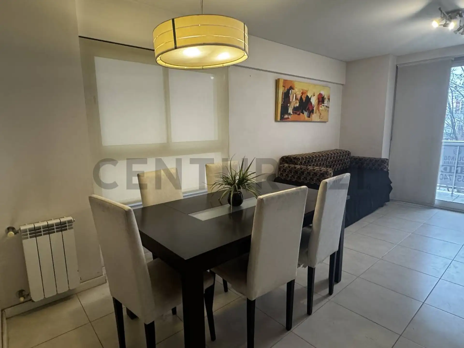 Departamento de 2 ambientes de categoría al frente con balcón zona centro