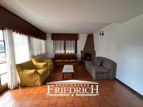 Casa en Alquiler con 2 cocheras