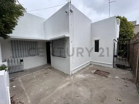 63 bis entre 137 y 138 2100, Piso 0