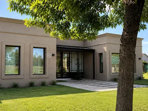 Casa  en Venta en Barrio Los Jazmines, Pilar del Este, Pilar