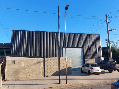 Galpón con casa en alquiler Garin-Centro