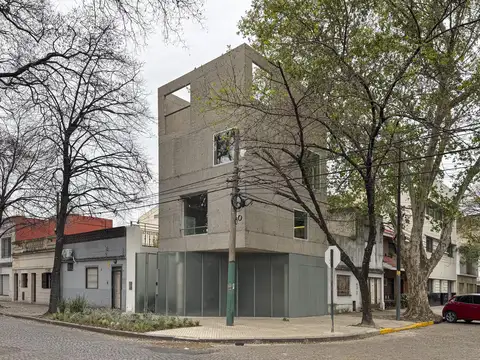Casa a estrenar de 3 dormitorios con cochera, patio, terraza y parrilla