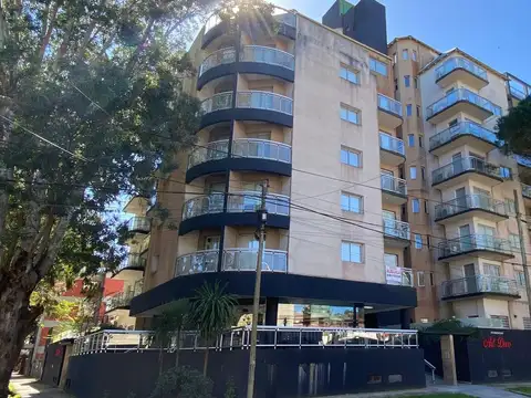 MODERNO DEPARTAMENTO CUATRO AMBIENTES CON COCHERA Y BAULERA