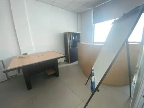 Oficina en Alquiler con 1 cochera