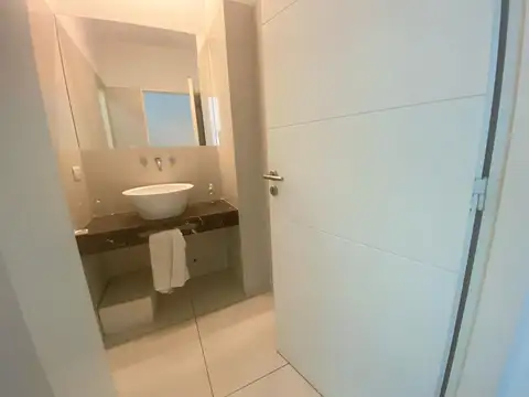 Oficina 2 ambientes con 3 baños