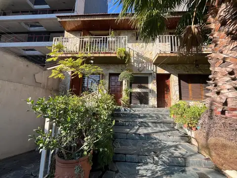 VENTA TRIPLEX CON COCHERA MORON CENTRO/APTO CRED