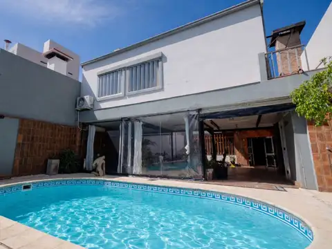 Se vende casa de categoría, Barrio constituyentes.