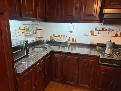 Casa 5 ambientes con 2 baños