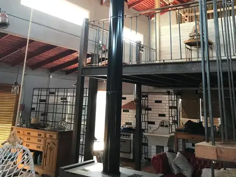 Casa en Venta con 2 cocheras