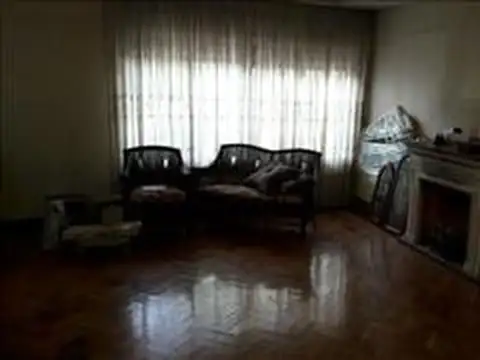 Casa 5 ambientes con 1 baño