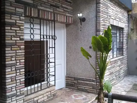 Casa en Alquiler en Haedo, $ 2.000.000