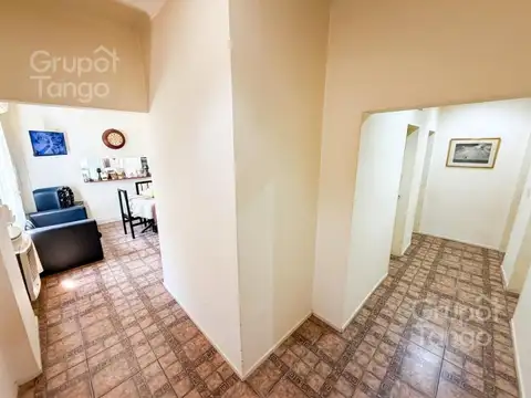 Casa en Venta con 3 cocheras